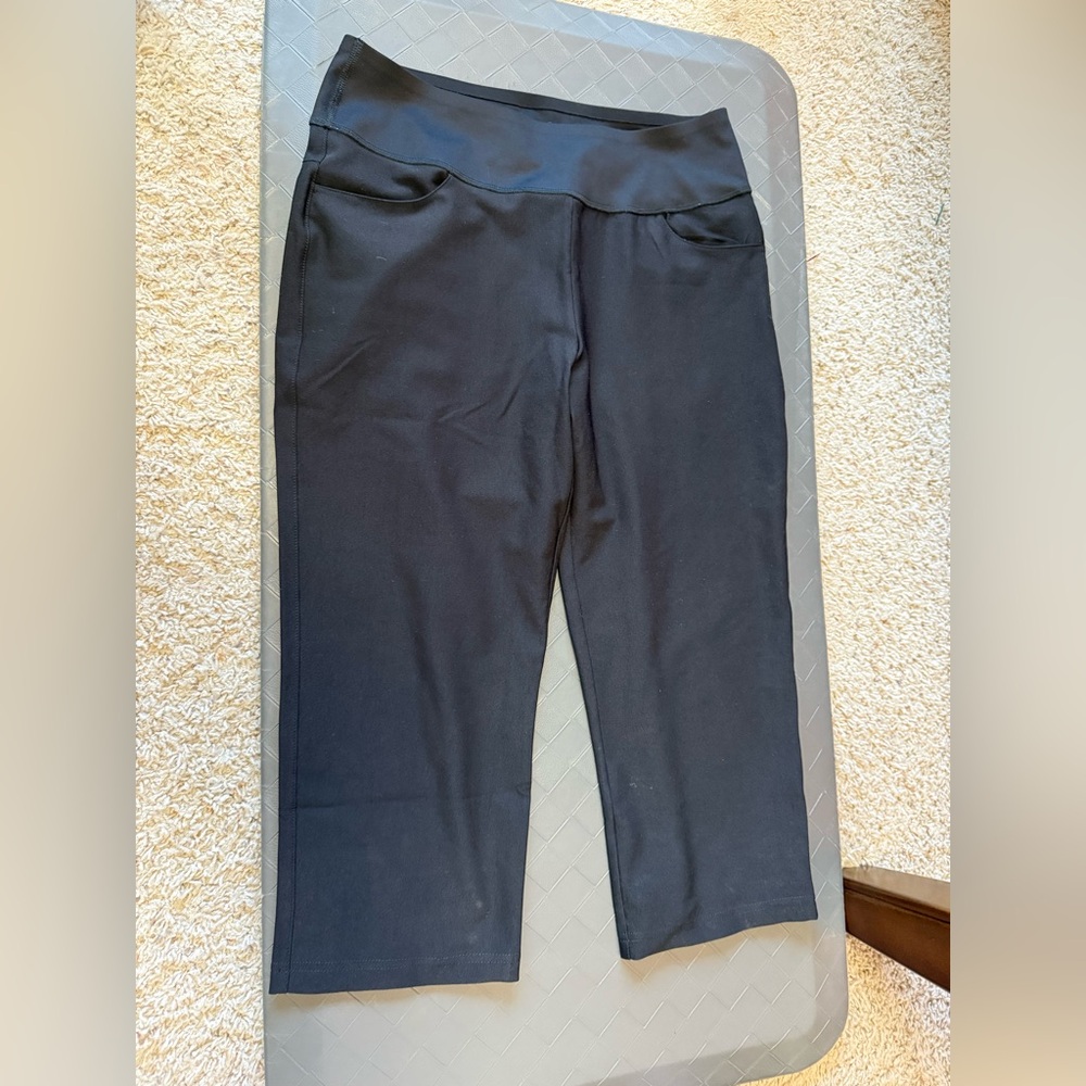 Puma Golf Black Wide Waistband Pull-On Capri Pants